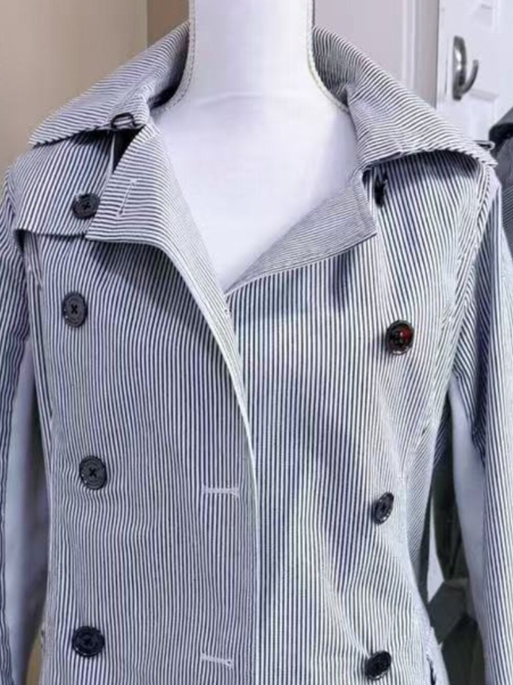 Michael Kors double-breasted striped trench coat size xs can fit M